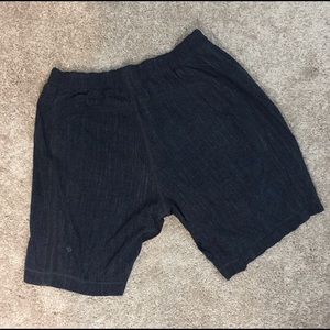 LuLu Lemon Men’s Short 9” inseam W/ Liner